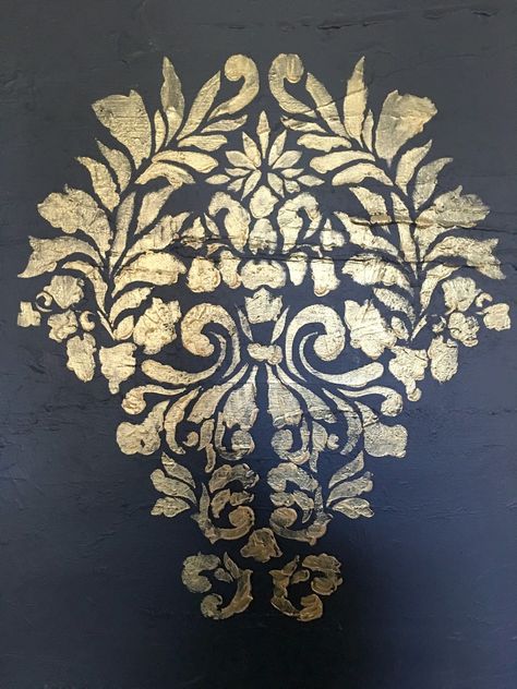 DIY Gold Leaf Art (made with a stencil and some amazing paint that mimics real gold leaf). Gold Leaf Texture, Diy Gold Leaf, Wall Art Gold Leaf, Gold Art Painting, Diy Gold, Leaf Stencil, Leaf Painting, Painting Canvases, Gold Leaf Art