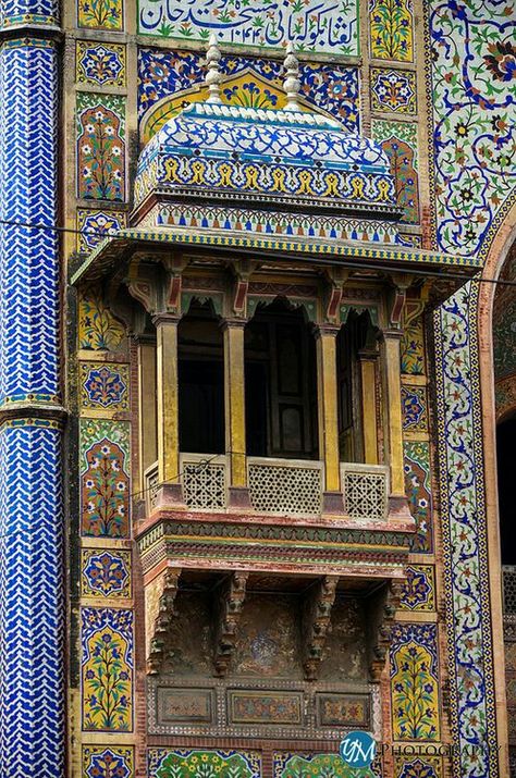 P A K I S T A N   The balcony of Masjid Wazir Khan in Lahore. Persian Window, Wazir Khan Mosque, Persian Architecture, Mughal Architecture, Mosque Architecture, Beautiful Mosques, Indian Architecture, Lahore Pakistan, Islamic Design