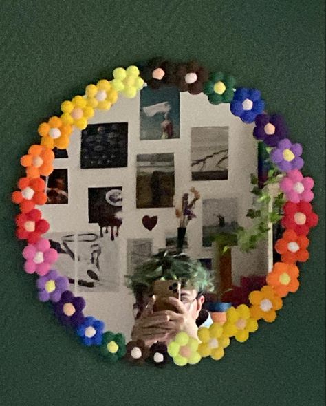 #flowers #mirror #flowermirror #clay Clay Mirror Frame, Polymer Clay Mirror, Dinner Table Diy, Super Clay, Clay Mirror, Flowers Mirror, Clay Beads Bracelet, Bracelet Clay, Clay Idea