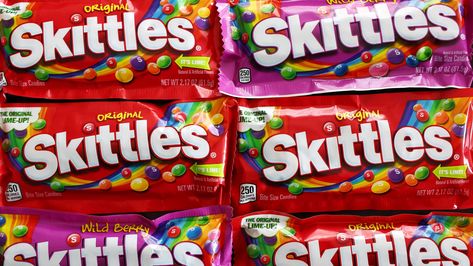 Candy Assortment, Skittles Candy, Fruity Candy, Sour Skittles, Sour Orange, Popular Candy, Chewy Candy, Food Additives, Sour Candy