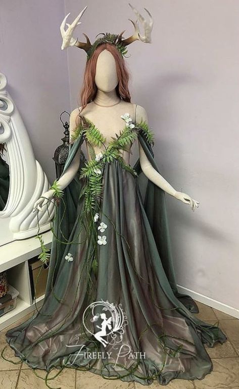 Credit: firefly path Dryad Costume, Firefly Path, Ren Faire Costume, Fair Outfits, Elf Costume, Fairy Clothes, Fantasy Dresses, Neue Outfits, Fantasy Gowns