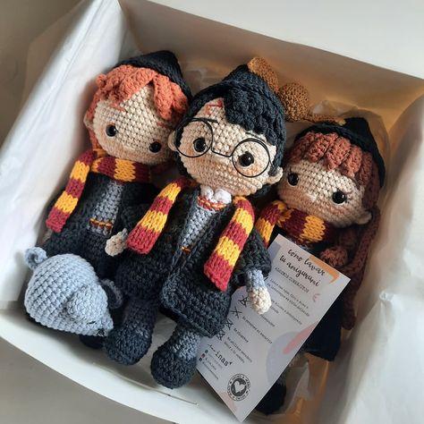 Stile Harry Potter, Harry Potter Crochet, Harry Potter Items, Crochet Doll Tutorial, Crochet Disney, Mode Crochet, Harry Potter Tumblr, Kawaii Crochet, Harry Potter Theme