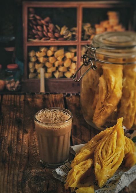 Kerala Snacks Photography, Indian Tea Snacks, Indian Cooking Aesthetic, Indian Asthetics, Kerala Snacks, Indian Cafe, Indian Food Photography, Hot Snacks, Tea Wallpaper