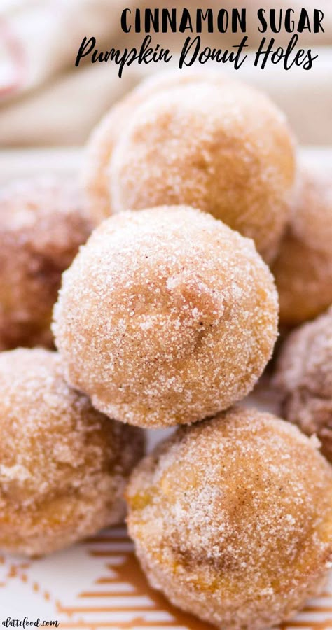 Recipe Dessert Easy, Quick Thanksgiving Desserts, Pumpkin Donut Holes, Donut Hole Recipe, Pumpkin Donut, Fall Recipes Breakfast, Cinnamon Pumpkin, Pumpkin Spice Donut, Pumpkin Recipes Easy