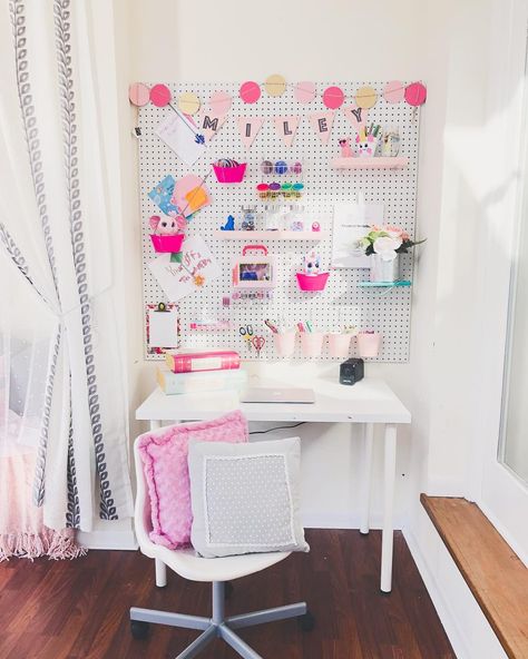 Closet Desk Diy, Kids Closet Desk, Pegboard Craft Room, Kids Homework Station, Diy Pegboard, Playroom Makeover, Closet Desk, Peg Boards, Pegboard Organization