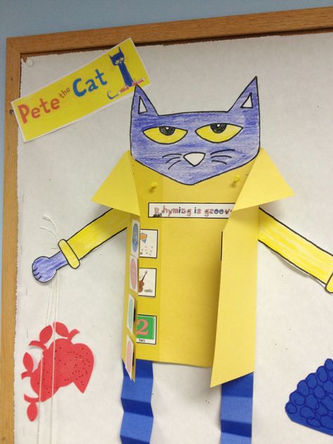 Pete the Cat Gets Groovy with #TBCCrafters Prek Literacy, Pete The Cats, Literature Activities, Cat Activity, Pete The Cat, Ela Activities, Preschool Literacy, Fall Preschool, Cat Books