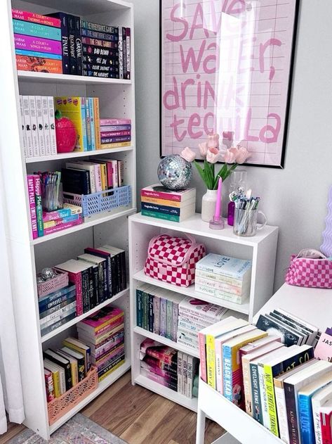 Book Corner Ideas Bedroom, Bookshelf Aesthetic, My Bookshelf, Bookshelf Inspiration, Bookshelves In Bedroom, Book Room, Room Book, Teen Bedroom Decor, Room Makeover Inspiration