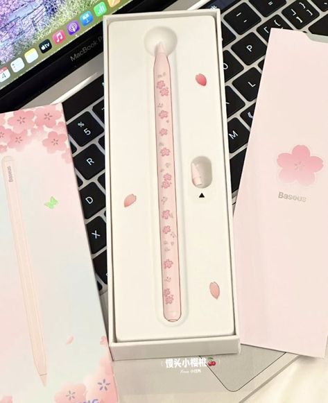 Apple Pencil Case, Apple Ipad Accessories, Pen Cute, Ipad Essentials, Cute Ipad Cases, Apple Pen, Ipad Accessories, Pink Apple, Aesthetic Phone Case