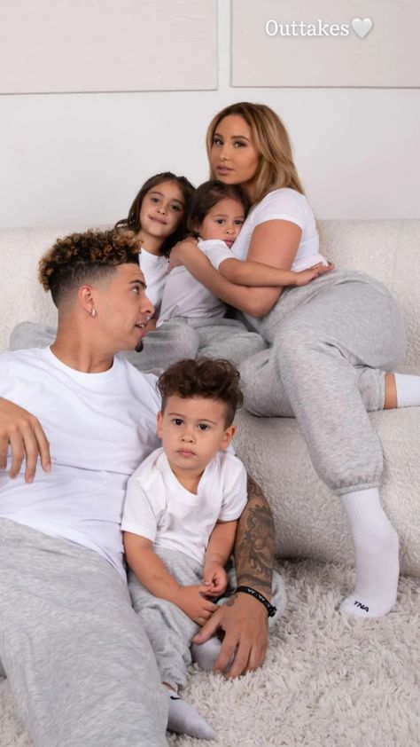 The Ace Family Youtube, Ace Family Wallpaper, Cute Family Pictures, Luxury Baby Clothes, Catherine Paiz, Flipagram Instagram, Ace Family, Cute Black Babies