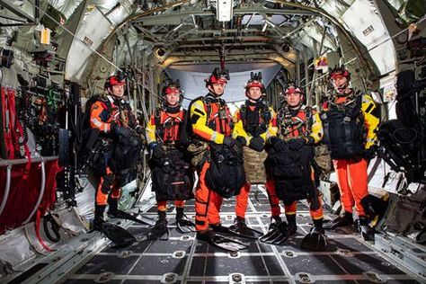 The Savior Elite: Inside the Special Operations Force Tasked with Rescuing Navy SEALS Usaf Pararescue, Air Force Pararescue, Pilot Humor, Air Force Special Operations, Airborne Forces, Master Sergeant, Seal Team, Football Cheerleaders, Special Operations Forces