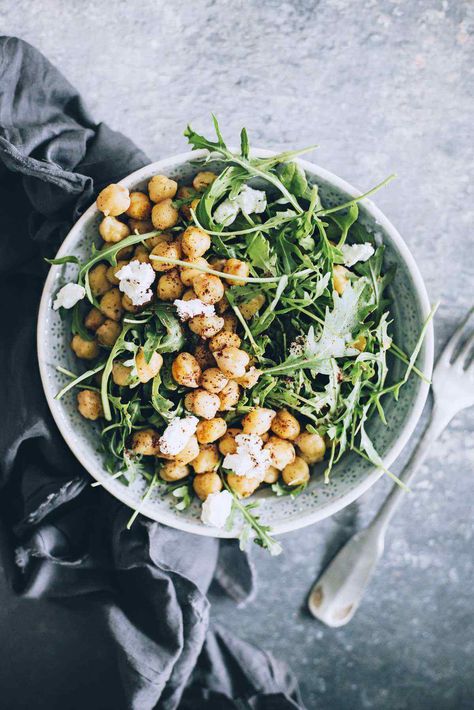 Protein Salad Recipes, Ginger Detox, Salad Kale, Protein Salad, Farmers Market Recipes, Chickpea Salad Recipes, Detox Salad, Arugula Salad, Roasted Chickpeas