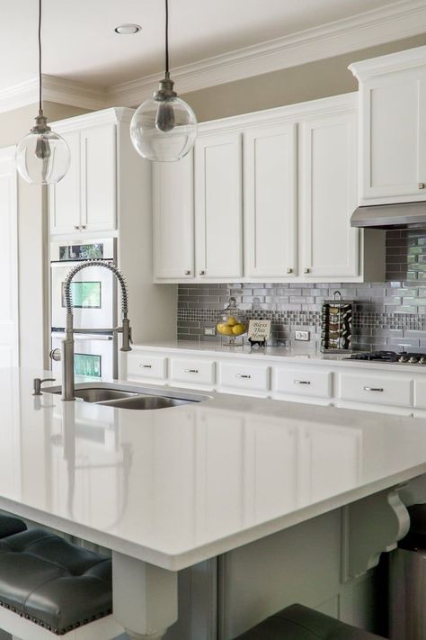 I Didn’t Spend a Dime on My Kitchen, but It Now Feels Like a Totally Different Space Marble Looking Quartz Countertops, Clutter Free Kitchen, Quartz Kitchen Countertops, White Shaker Cabinets, Charming Kitchen, Quartz Kitchen, White Quartz Countertop, Classic Kitchen, White Cabinetry