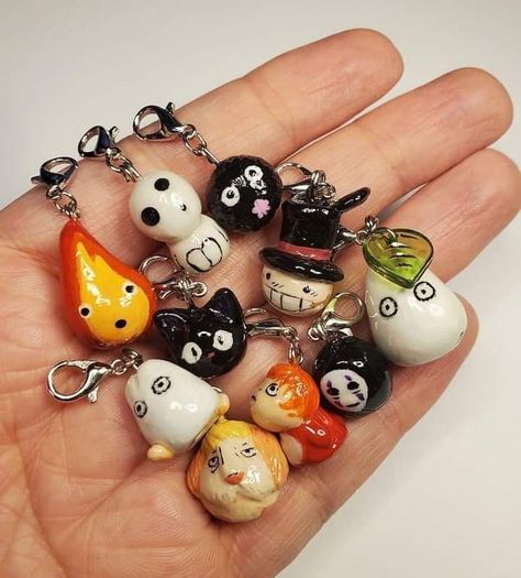 Polymer Clay Key Ring Ideas, Air Dry Clay Keychain, Ghibli Clay, Air Dry Clay Charms, Ceramic Keychain, Easy Clay Sculptures, Graduation Gifts For Friends, Crafty Hobbies, Clay Keychain