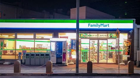 Jaded Anime Fan Only Goes to Japan for Family Mart Chicken Nowadays - Anime MaruAnime Maru Convenience Store Aesthetic Night, Japan Convenience Store, Convenience Store Aesthetic, Harajuku Shopping, Family Mart, Japanese Food Traditional, Store Aesthetic, Japanese Lifestyle, Japanese Store