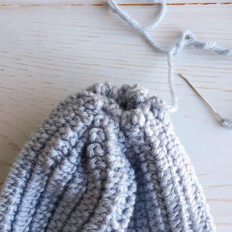 How to Sew the Top of a Crochet or Knit Hat Closed - Nana's Crafty Home How To Close The Top Of A Crochet Hat, Surrealism Ideas, Crochet Beanie Tutorial, Crotchet Beanies, Crochet A Beanie, Beanie Hat Outfit, Beanie Tutorial, Crochet Machine, Crochet Baby Cap