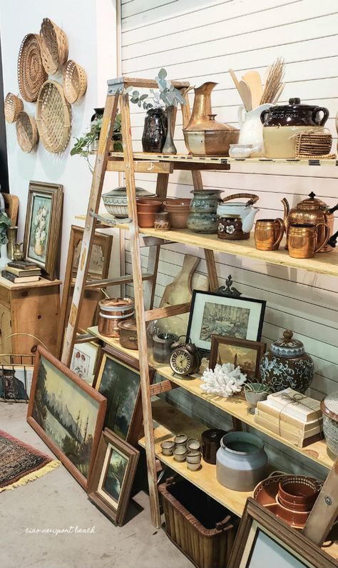 Thrift Shop Booth Ideas, Boutique Shelf Display Ideas, Peg Board Antique Booth, Thrift Store Merchandising Ideas, Vendor Mall Booth Display Ideas, Antique Store Window Display, Vintage Retail Display Ideas, Thrift Booth Display Ideas, Fall Vintage Booth Display