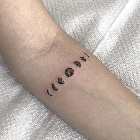 41 Moon Phases Tattoo Ideas to Inspire You | StayGlam Moonphase Tattoo, Underbust Tattoo, Phase Tattoo, Tattoo Elbow, Knuckle Tattoo, 21 Tattoo, Luna Tattoo, Garter Tattoo, Pretty Moon