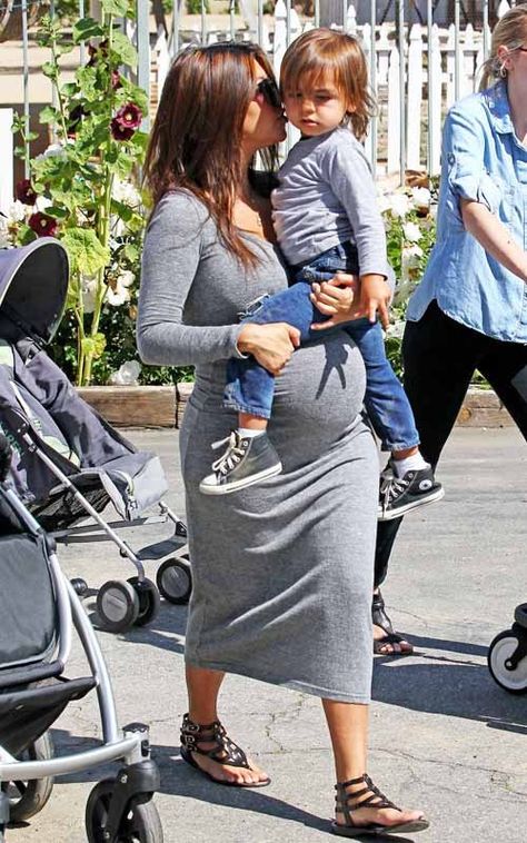 kourtney kardashian pregnant - Google Search Kourtney Kardashian Pregnant, Kardashian Pregnant, Prego Outfits, Pregnant Outfit, Mason Disick, Pregnant Fashion, Baby Bump Style, Pregnancy Fashion, Preggo Fashion