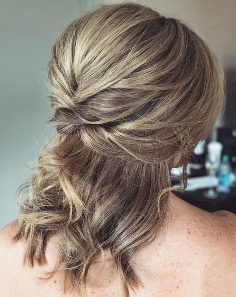 Twisted and Pinned Half Up Hairstyle Wedding Half Updo, Bridesmaid Hair Side, Mother Of The Groom Hairstyles, Half Updo Hairstyles, Wedding Hairstyles Medium Length, Mother Of The Bride Hair, Bridesmaid Hair Half Up, Bridesmaid Hair Short, Peinados Fáciles Para Cabello Corto