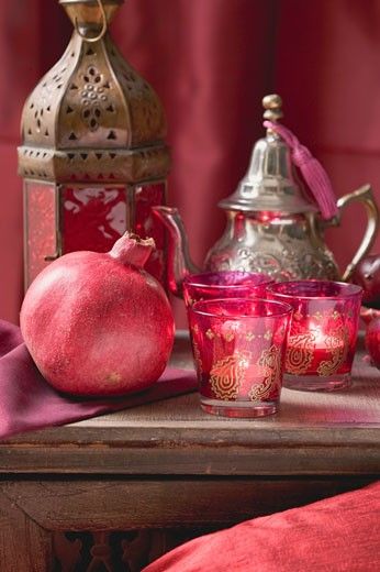 Eastern Decoration, Middle Eastern Decor, Decoration Candles, Pomegranate Jewelry, Candle Projects, Christmas Favorites, Islamic Design, Food Display, Boho Christmas