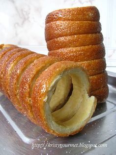 Hungarian kurtoskalacs chimney cake recipe. How to make it in your oven Chimney Cake Recipe, Cylinder Cake, Hungarian Cookies, Hungarian Dishes, Hungarian Desserts, Steamed Sweet Potato, Chimney Cake, Hungarian Cuisine, Steamed Cake