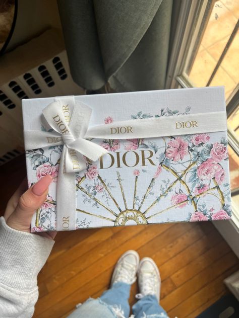 Dior Gift Box Aesthetic, Dior Packaging Design, Dior Packaging Boxes, Ms Dior, Dior Packaging, Dior Gift, Crafty Hobbies, Japanese Packaging, Luxury Packaging Design