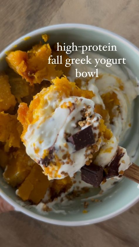 amanda carneiro ✨ fat loss + gut health nutritionist | here for all the basic bitch fall treats. 😜 pumpkin everything, bbs. including this pumpkin greek yogurt bowl. roast pumpkin 🎃 or sweet... | Instagram Pumpkin And Yogurt Recipes, Pumpkin Yogurt Bowl, Apple Yogurt Bowl, Pumpkin Greek Yogurt, Pumpkin Nutrition, Greek Yogurt Bowl, Low Calorie Pumpkin, Pumpkin Yogurt, Pumpkin Bowls