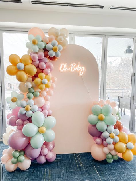 Groovy baby shower balloon arch Groovy One First Birthday Balloon Arch, Groovy Balloon Backdrop, Groovy Birthday Balloons, Groovy Theme Balloon Garland, Groovy One Balloons, Groovy Birthday Decor, Groovy Baby Shower Ideas, Shower Balloon Arch, Baby Shower Balloon Garland