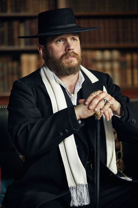 Reasons to watch Peaky Blinders,Tom Hardy plays a jewish gangster Peaky Blinders Outfit, توم هاردي, Tom Hardy Beard, Tom Hardy Movies, Alfie Solomons, Peaky Blinders Series, Peaky Blinders Poster, Peaky Blinders Characters, Peaky Blinders Wallpaper