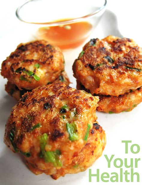 Yummy! Prawn Cakes, Thai Fish, Prawn Dishes, Spicy Prawns, Shrimp Cakes, Fish Cakes, Prawn Recipes, Curry Shrimp, Thai Cooking