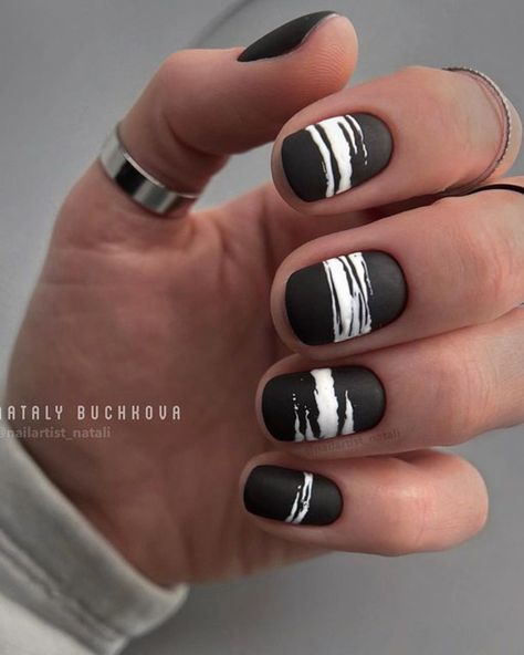 Black and White Wedding Nails That Exudes Elegant Simplicity ❤ black and white wedding nails short #weddingforward #wedding #bride Wedding Nails Matte, Black And White Wedding Nails, White Wedding Nails, Kiwi Nails, Men Nails, Wedding Nails Short, Minimal Nails Art, Mens Nails, Bridal Nail Art