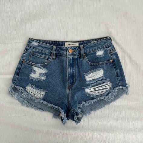 Pacsun Hi-Rise Festival Jean Shorts Zipper Up Front Pockets In Back & Front Dark Wash With Rips And Fraying Size 26 (Fits A 2-4) Nwt Retails For $45 Eminem Daughter, Diy Jeans Ideas, Blue Jean Shorts Outfit, Summer Jean Shorts Outfit, Dark Jean Shorts, Dark Blue Jean Shorts, Blue Jeans Shorts, Dark Wash Shorts, Teen Crop Tops