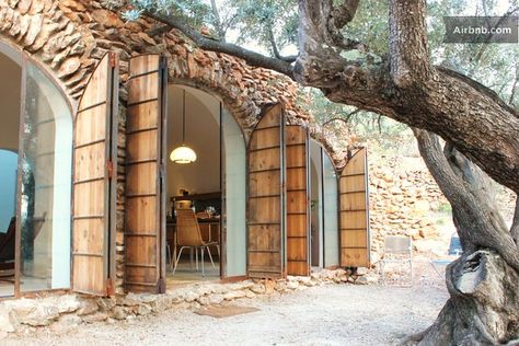 Domed Cave House in Catalunya in Tivenys Modern Eco Friendly Home, Houses In Poland, Underground Living, Earth Sheltered Homes, Casa Hobbit, Eco House Design, Rammed Earth Wall, Earth Sheltered, Underground Homes