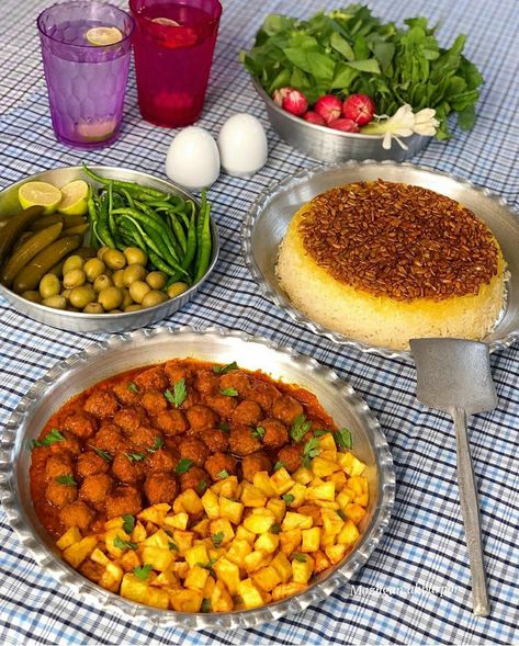 Small Meatballs, Persian Food Iranian Cuisine, Iranian Dishes, Iran Food, Iranian Recipes, Iranian Cuisine, Isfahan Iran, Healthy Food Menu, Persian Cuisine