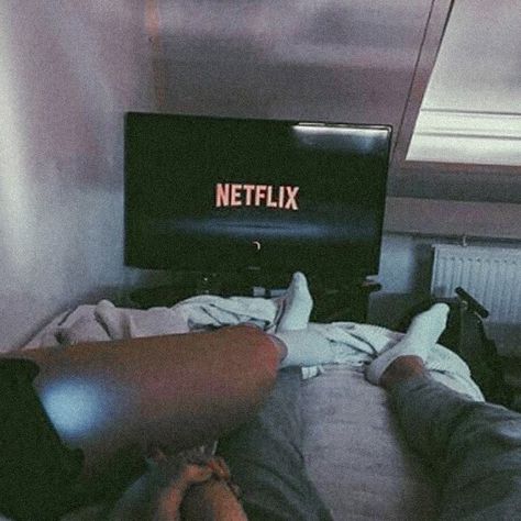 Couple Watching Netflix Aesthetic, Couple Watching Tv Aesthetic, Couple Watching Movie Aesthetic, Cupple Goals, Netflix And Chill Tumblr, Cool Tumblr, Romantic Couple Kissing, Dvd Covers, Flirting Moves