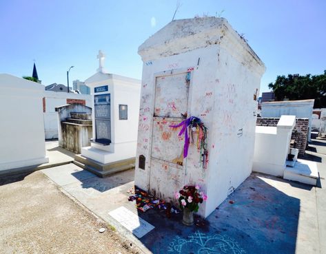 New Orleans Cemetery, New Orleans Cemeteries, Voodoo Queen, Trip List, Lafayette Cemetery, Battle Of New Orleans, New Orleans History, Marie Laveau, Famous Graves