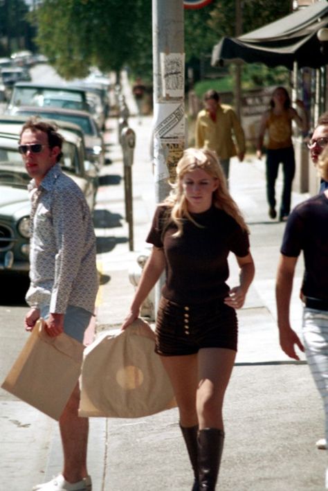 37 Cool Pics That Capture Young People of Berkeley, California in the Early 1970s ~ vintage everyday 1970s Trends, 70s Outfit, 1970s Fashion Women, San Francisco Girls, Cool Pics, 60s 70s Fashion, Berkeley California, Hippie Look, Vintage Everyday