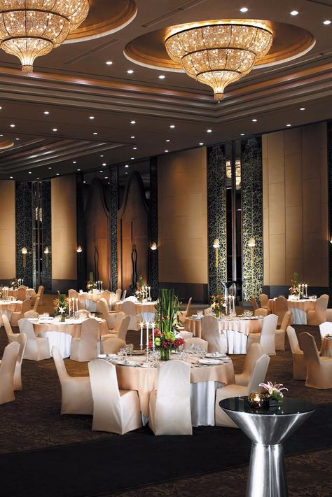 Banquet Interior Design Hotel, Hotel Ballroom Interior Design, Modern Banquet Hall Design Interiors, Wedding Hall Interior Design, Banquet Hall Design Interiors, Hotel Dining Hall, Wedding Hall Design, Decorate Dining Room, Ballroom Design