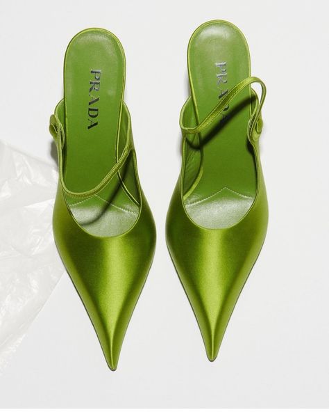 Your Wedding Aesthetics | Add a pop of color to your bridal look with vibrant shoes! Our recent favorites💚 | Instagram Bridal Shoes Green, Prada Heels, Tan Wedding, Shoes Heels Classy, Shoes Green, Designer High Heels, Heels Classy, Girly Shoes, Shoe Inspo