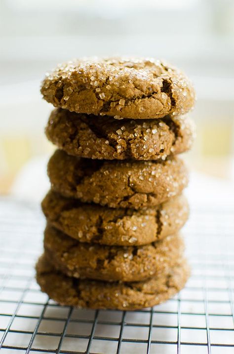 Chewy ginger molasses cookies Sparkle Cookies, Molasses Crinkles, Chewy Ginger Molasses Cookies, Soft Ginger Cookies, Ginger Cookie Recipes, Chewy Molasses Cookies, Ginger Molasses, Ginger Molasses Cookies, Molasses Cookies