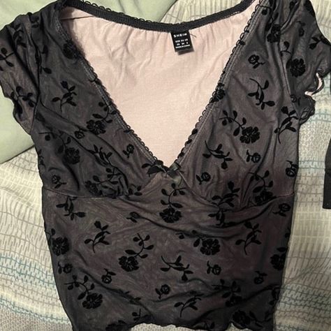 Never Worn Crop Top. 90s Mesh With Lettuce Hem Black Lace Undershirt, 90s Teen Fashion, Lettuce Hem Top, 90s Tops, 90s Kids Fashion, Mesh Tube Top, Hollister Style, 90s Crop Top, Thrifted Clothes