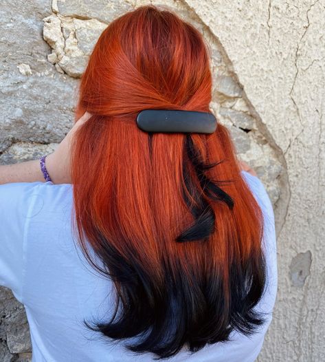 The fox hairstyle color trend for women draws inspiration from the vibrant hues of fox fur, introducing rich red and brown tones to hairstyles. This d... Fox Hairstyle, Fox Hair Dye, Two Tone Hair, Hair Color Orange, Fox Hair, Hairstyle Color, Hair Dye Ideas, Pretty Hair Color, Dye Colors