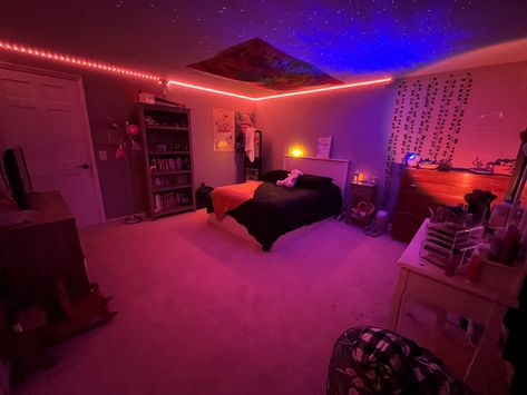 Latina Room Aesthetic, Latina Room, Lofted Cabin, Graffiti Room, Butterfly Room Decor, Hypebeast Room, Neon Bedroom, Luxury Room Bedroom, Chill Room