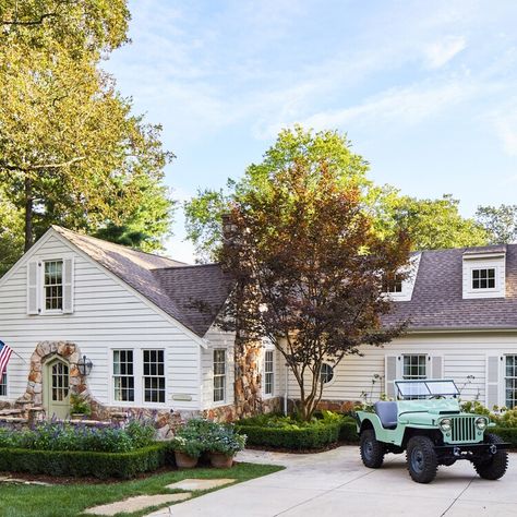 Tennessee Family Turns Mountain House Into a Dream Home — Southern Living Tennessee Houses, Apartment In The City, Interesting Homes, Turn Photo Into Painting, Downtown Chattanooga, Lookout Mountain, Summer Destinations, To The Mountains, Growing Family