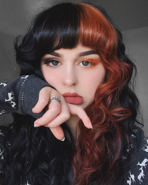 Dyed Bangs, Color Block Hair, Half And Half Hair, Split Dyed Hair, Hair Color Streaks, Hair Dye Ideas, Fun Hair, Hair Dye Colors, Dye My Hair