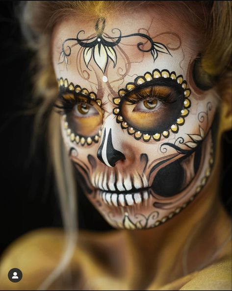 Halloween Makeup Sugar Skull, Skull Face Paint, Halloweenský Makeup, Dead Makeup, Sugar Skull Halloween, Halloween Makeup Pretty, Cool Halloween Makeup, Special Fx Makeup, Face Art Makeup