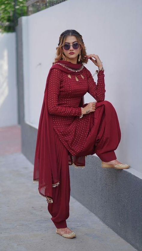 Punjabi Dress Design, Simple Indian Suits, Mukesh Work, Patiala Dress, Panjabi Suit, Patiala Suit Designs, Casual Indian Fashion, Reference Sheet, Trendy Dress Outfits