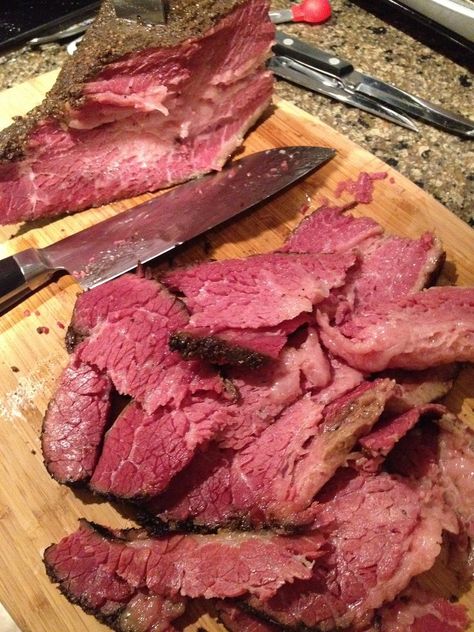 Montreal Smoked Meat | The Virtual Weber Bulletin Board Montreal Smoked Meat Recipe, Montreal Smoked Meat Sandwich, Grilling Recipes Meat, Montreal Smoked Meat, Pastrami Recipe, Cured Meat Recipes, Bbq Appetizers, Recipes Meat, Easy Grilling Recipes