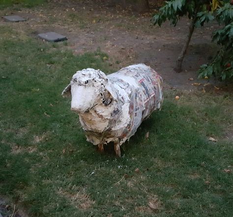 Paper Mache Sheep, Winter Happiness, 39 Steps, Paper Mache Clay, Christmas Program, Cardboard Art, Animal Sculpture, A Sheep, Recycled Art