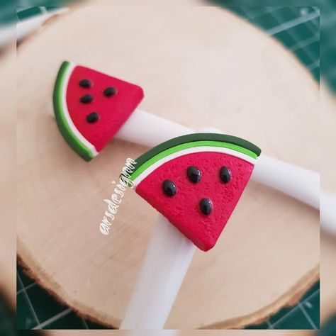 Polymer Clay Watermelon, Modeling Clay Ideas Step By Step Easy, Modeling Clay Ideas Step By Step, Clay Crafts Food, Plastelin Ideas, Clay Date Ideas, Easy Modeling Clay Ideas, Clay Projects Kids, Easy Clay Ideas